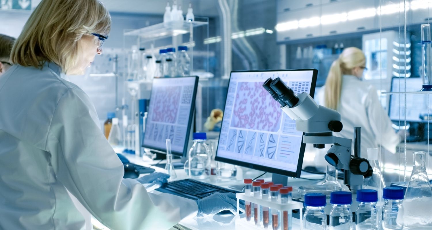 Female scientists working in the laboratory