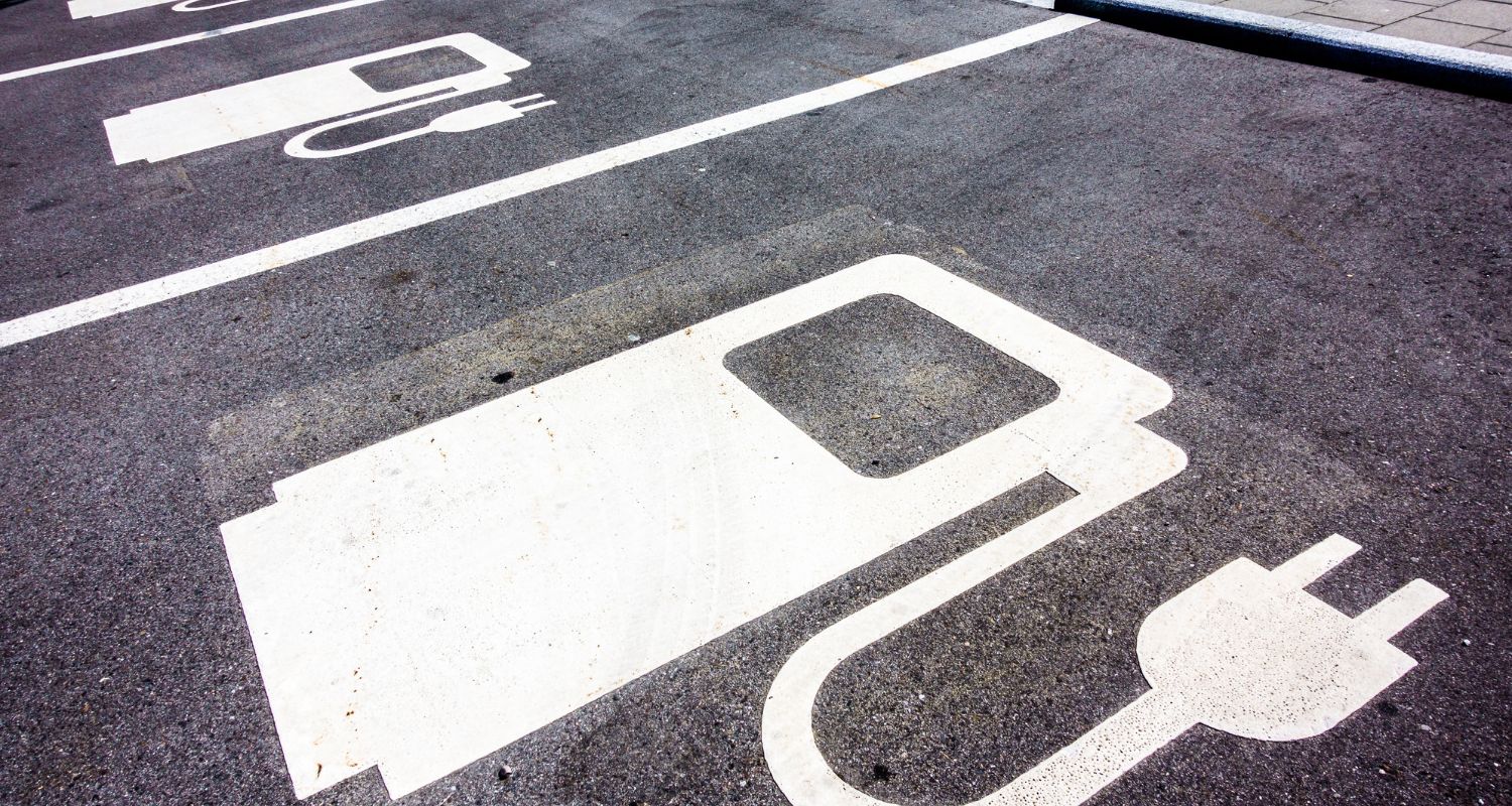 Parking space for charging the vehicle